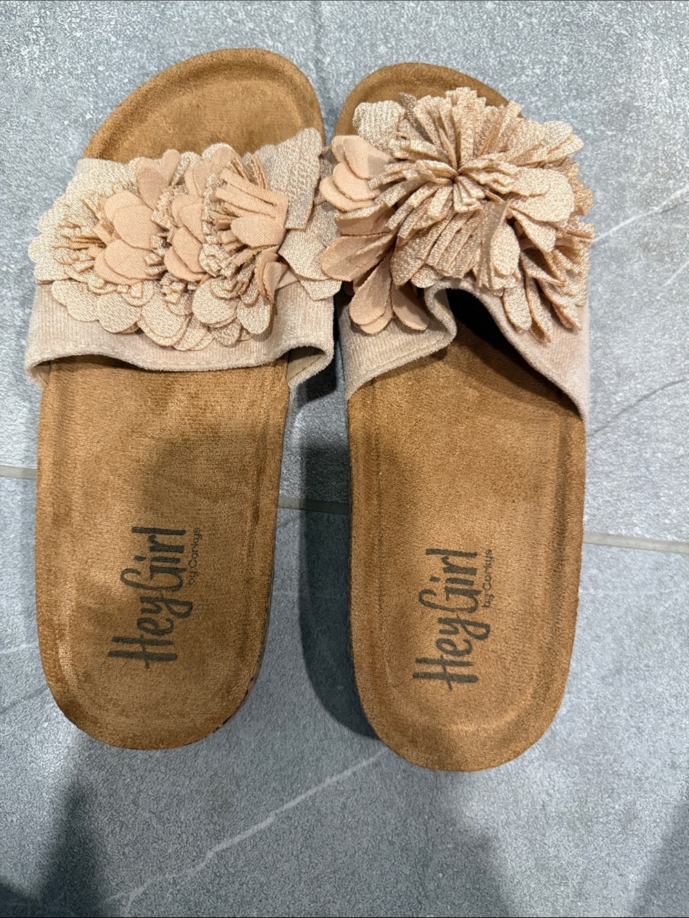 Hey Girl Women's Tan Floral Slide Sandals